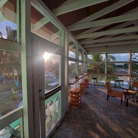 Bamboleo Inn Ladyville Dış mekan fotoğraf