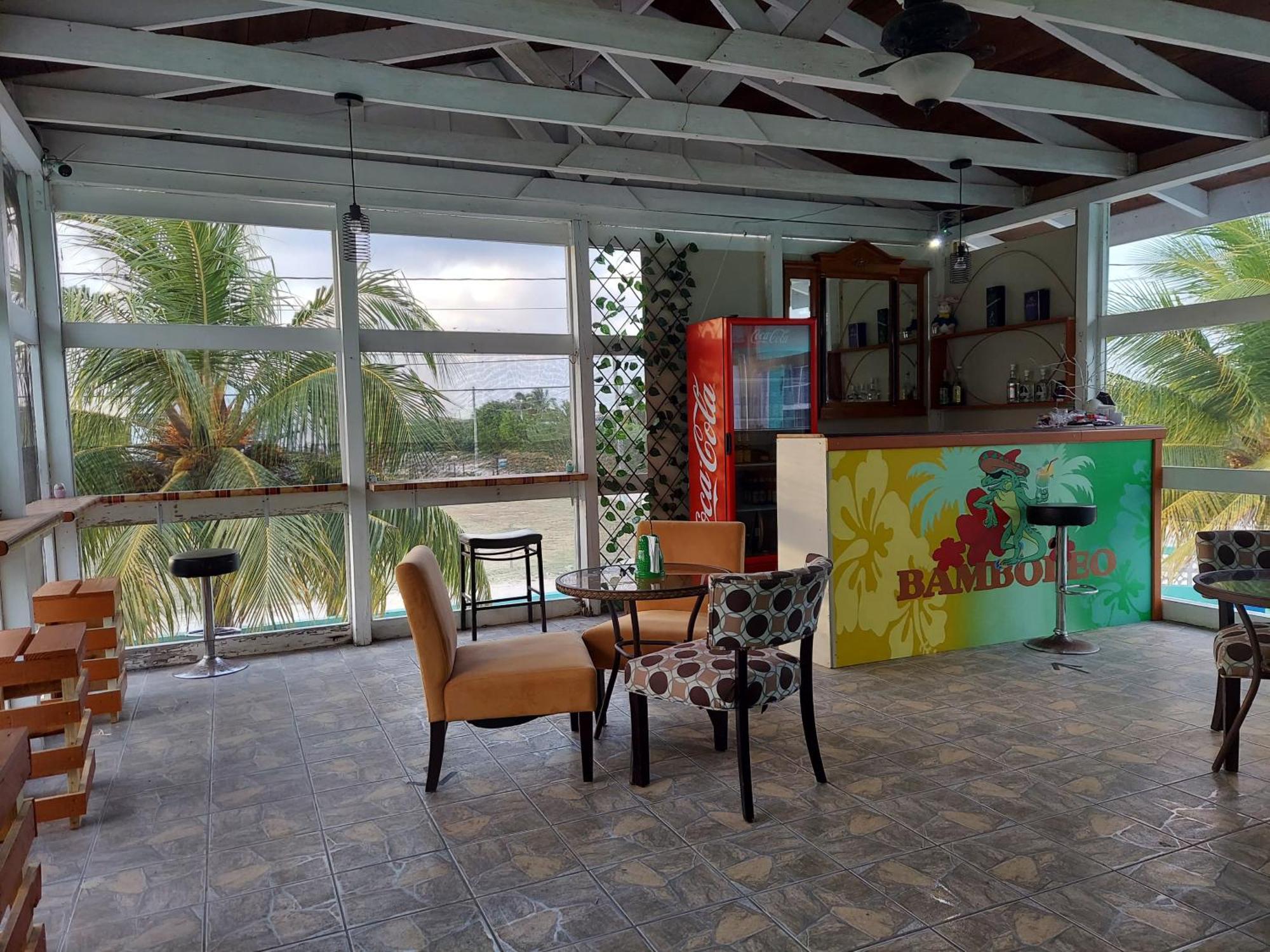 Bamboleo Inn Ladyville Dış mekan fotoğraf